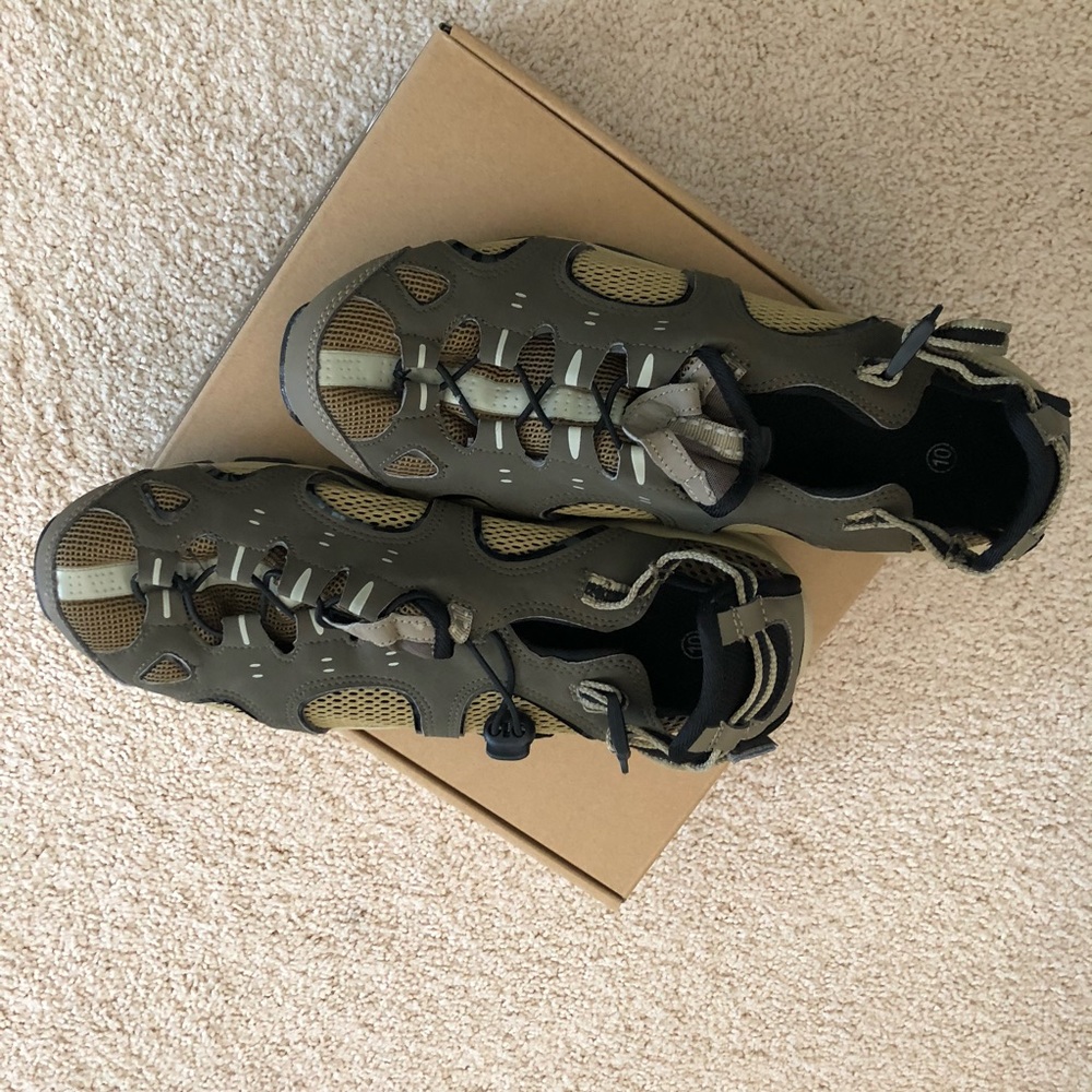 Men’s new light weight hiking shoes size 10